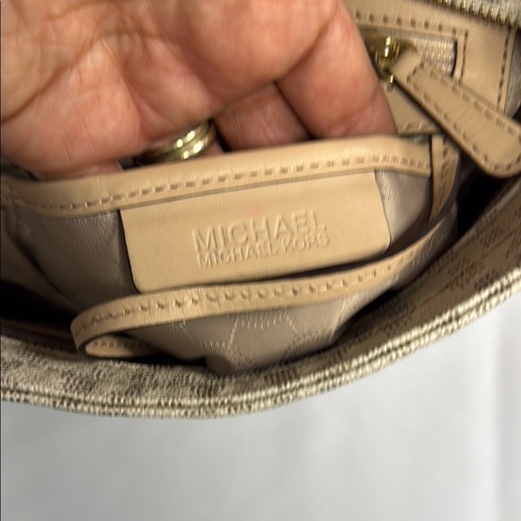 Michael Kors‎ Cream Crossbody Bag with Gold-Tone Accents - Picture 3 of 9